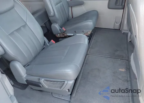 2008 Chrysler Town & Country Touring from USA, damaged, VIN 2A8HR54P88R820253